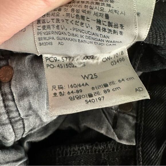 Levi's Black Ankle Cropped Denim Jeans Frayed Hem Size 25 Button-Fly Relaxed Fit - Picture 10 of 16